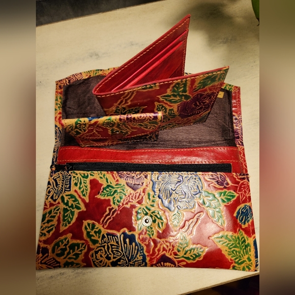 Unique, Beautiful Handmade Sheepskin Leather clutch, Wallet & Coin Purse. - Picture 3 of 9